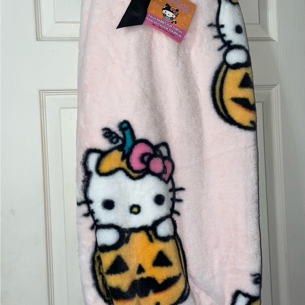 Hello Kitty and pumpkin Halloween blanket  🎃
